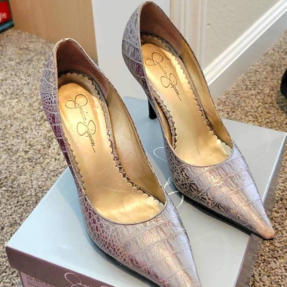 Jessica Simpson stilettos